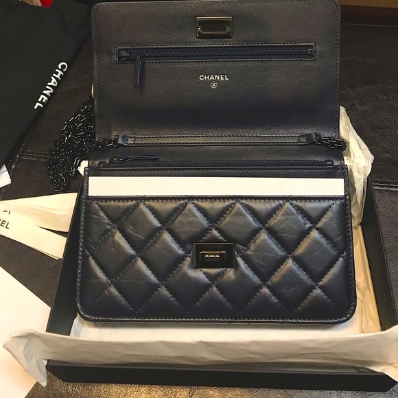 !!SOLD!! CHANEL reissue WOC wallet on Chain - Picture 10 of 12